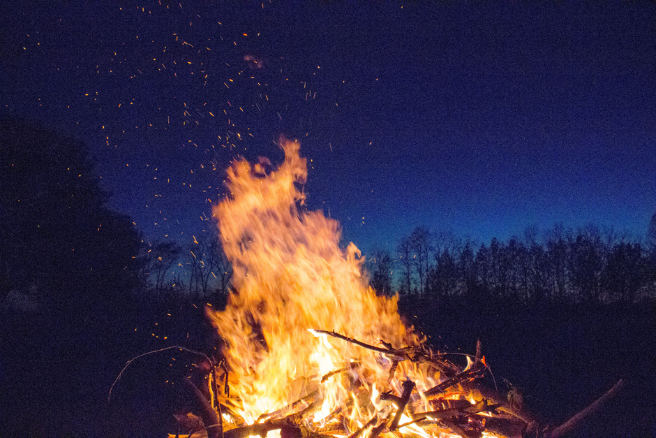 osterfeuer-gefahr-fuer-tiere Osterfeuer bedeutet Lebensgefahr oder sogar der Tod für Tiere